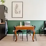 Very Convenient Studio Near City Center